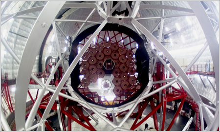 El Gran Telescopio Canarias con sus 6 primeros segmentos instalados