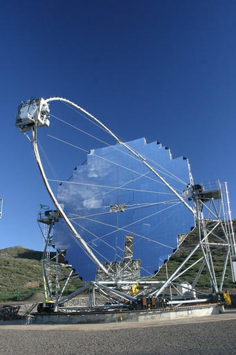 Telescopio MAGIC en el Obs. del Roque de los Muchachos. Telescopio Gamma basado en la rad. Cherenkov.
